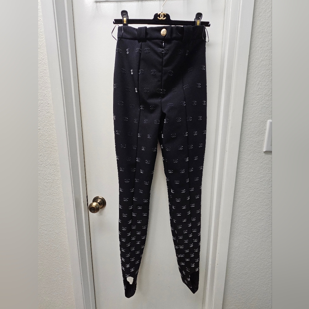 CHANEL 22N CC LOGO pants like new